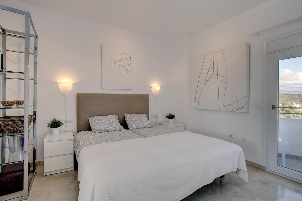 Sunny Golf Apartment เอสเตโปนา ภายนอก รูปภาพ